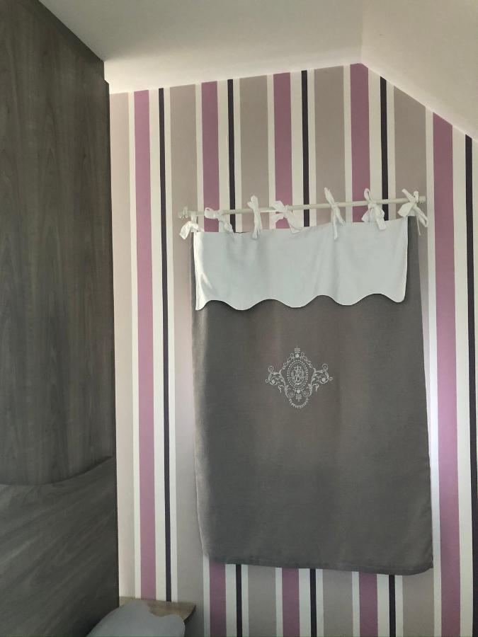 Restaurant Hotel Logis Chez Sophie Briouze Екстериор снимка
