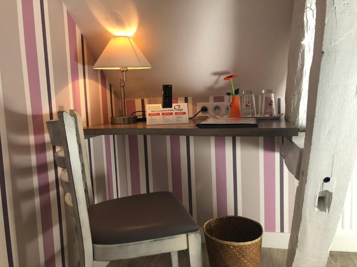 Restaurant Hotel Logis Chez Sophie Briouze Екстериор снимка