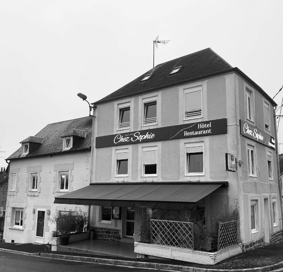 Restaurant Hotel Logis Chez Sophie Briouze Екстериор снимка