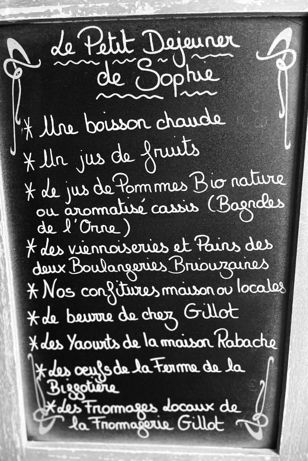 Restaurant Hotel Logis Chez Sophie Briouze Екстериор снимка