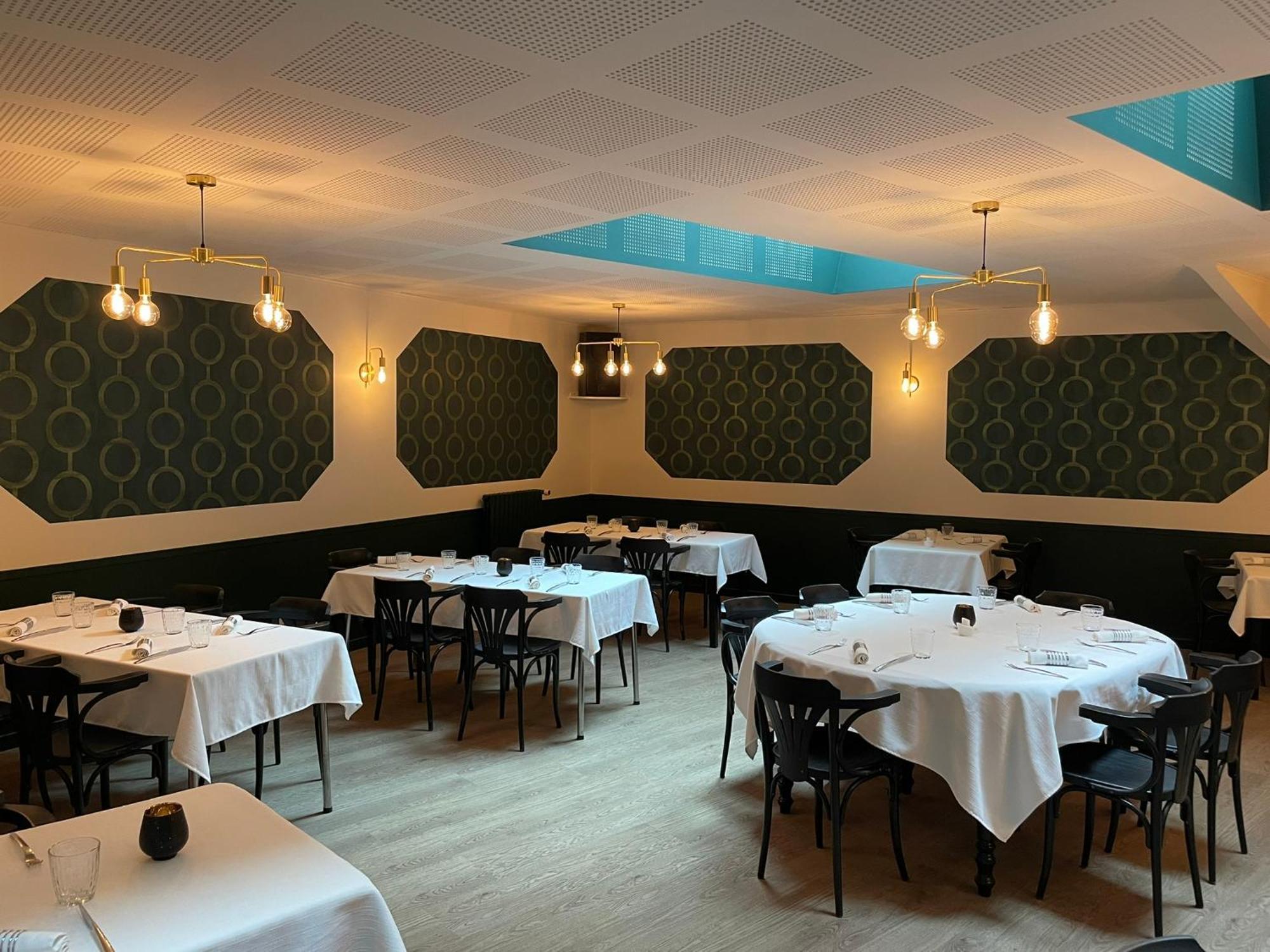 Restaurant Hotel Logis Chez Sophie Briouze Екстериор снимка