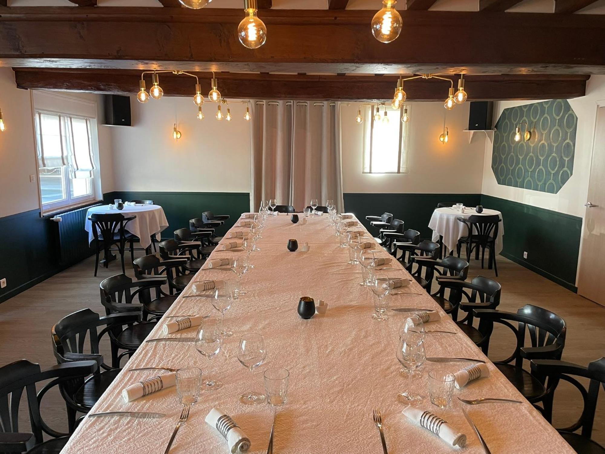 Restaurant Hotel Logis Chez Sophie Briouze Екстериор снимка