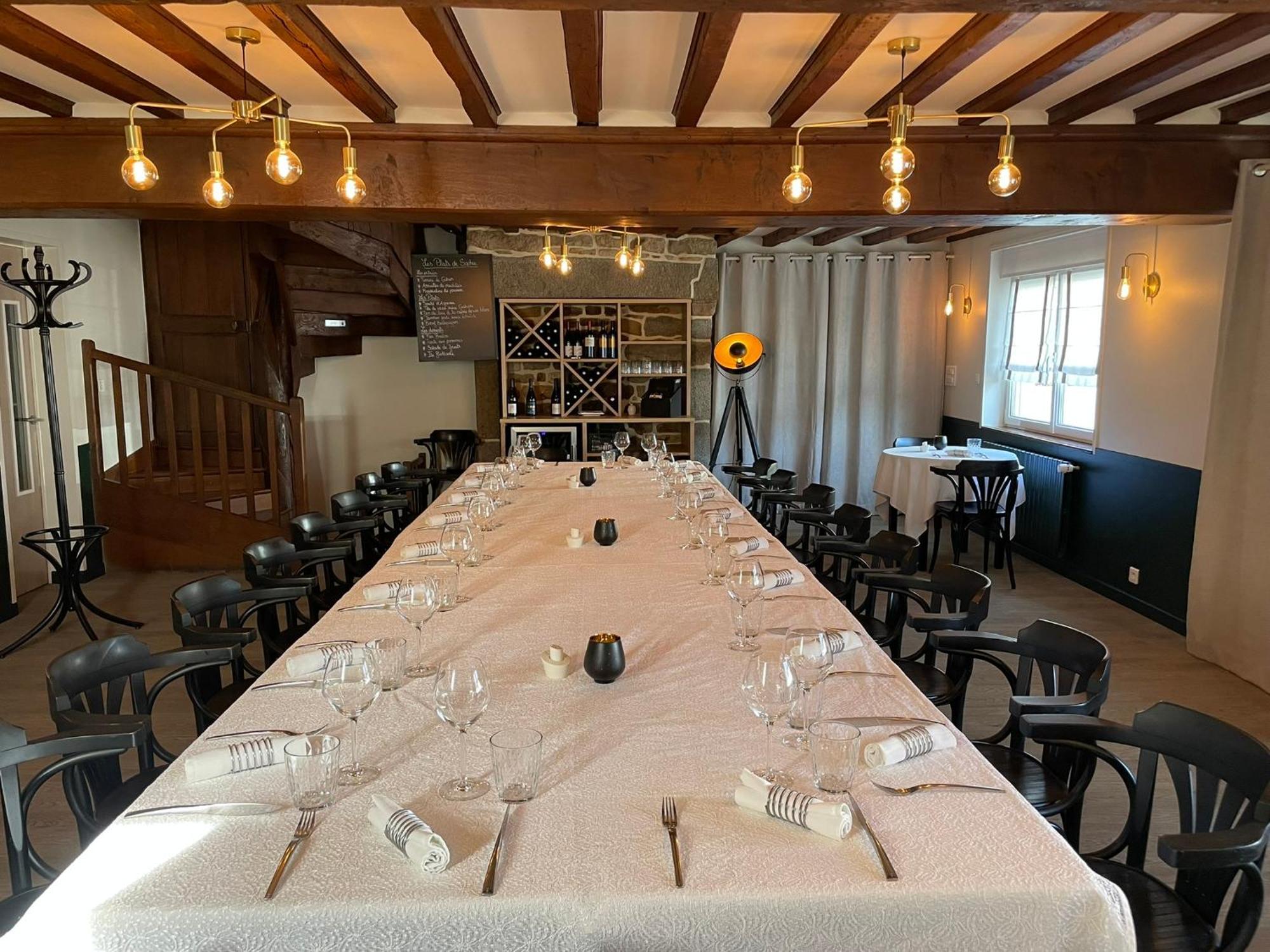 Restaurant Hotel Logis Chez Sophie Briouze Екстериор снимка