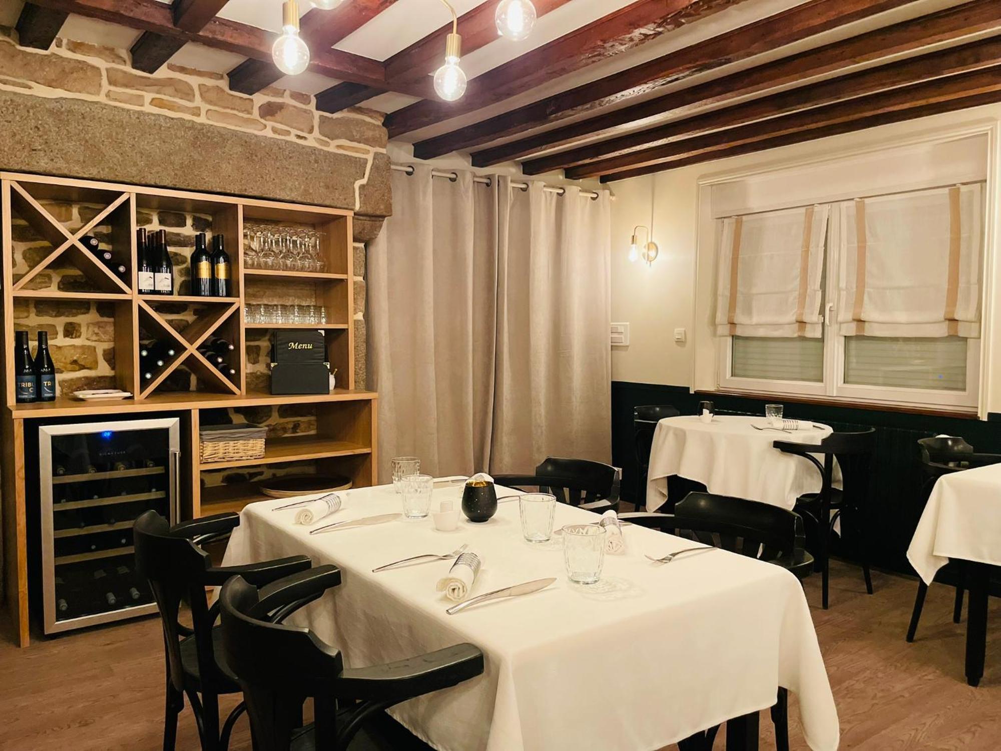 Restaurant Hotel Logis Chez Sophie Briouze Екстериор снимка