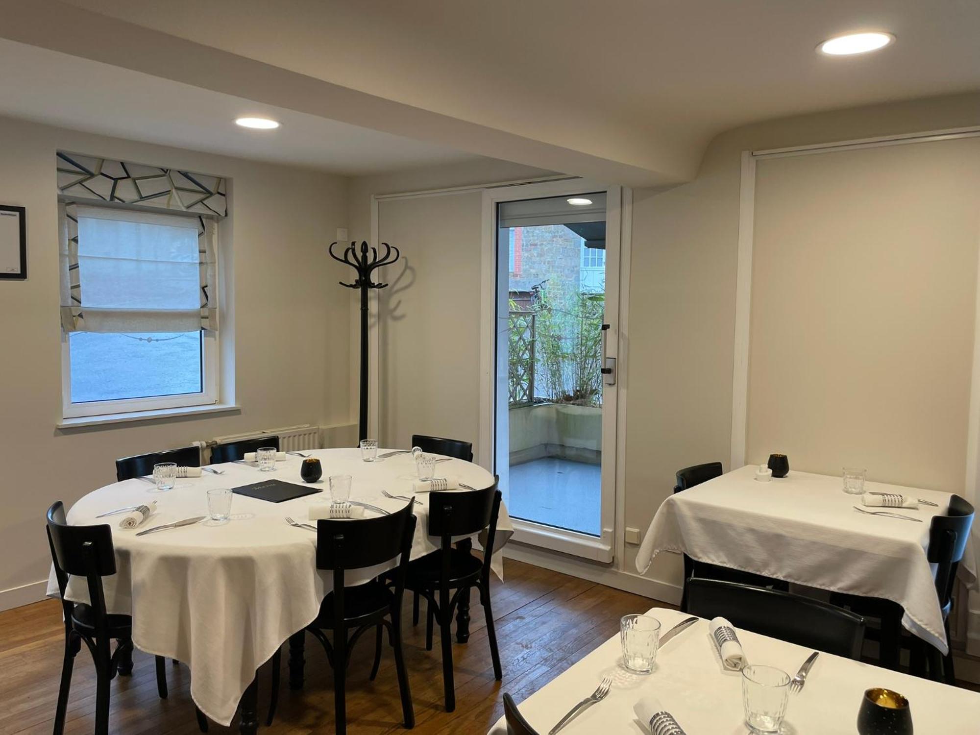 Restaurant Hotel Logis Chez Sophie Briouze Екстериор снимка